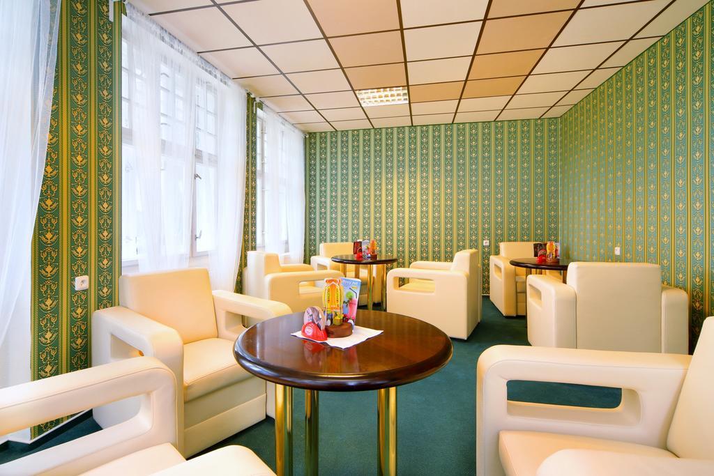 Palace Club ชปินด์เลอรูฟ มลิน ภายนอก รูปภาพ