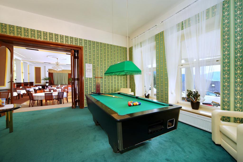 Palace Club ชปินด์เลอรูฟ มลิน ภายนอก รูปภาพ
